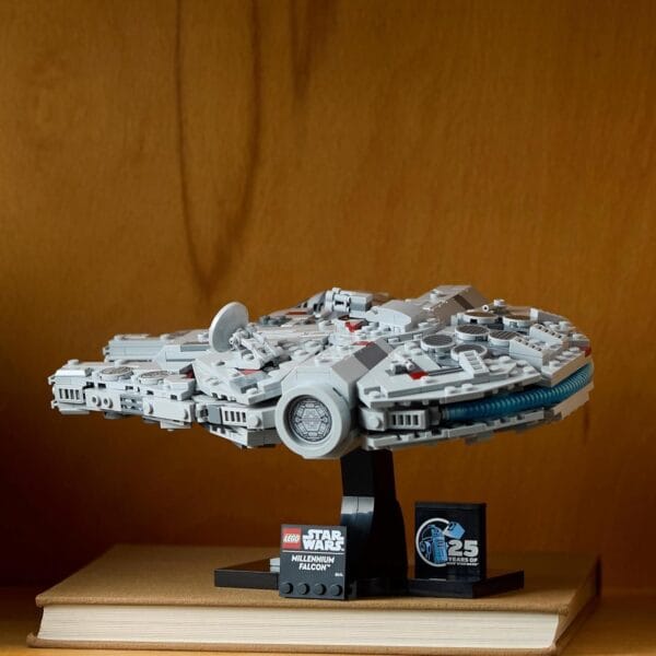 LEGO Star Wars Halcón Milenario 75375 - Imagen 2
